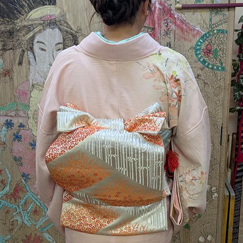 入学式参列女性の和装着付け写真