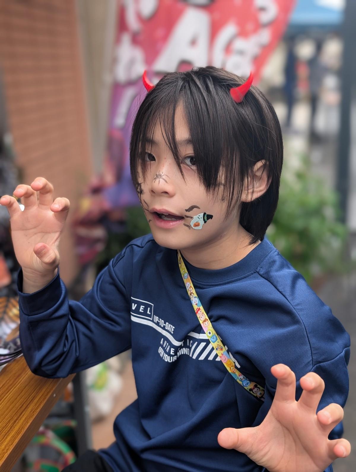 可愛い悪魔メイクのこども