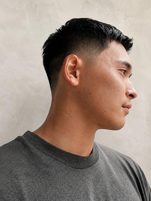 インフィニィト ネオのメンズヘアスタイル、アップバングショート