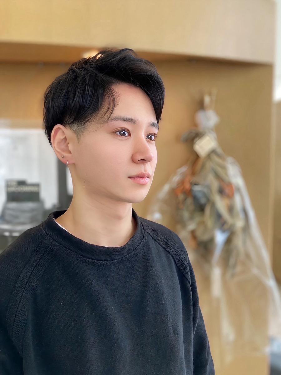 清潔感のあるヘアスタイルの男性