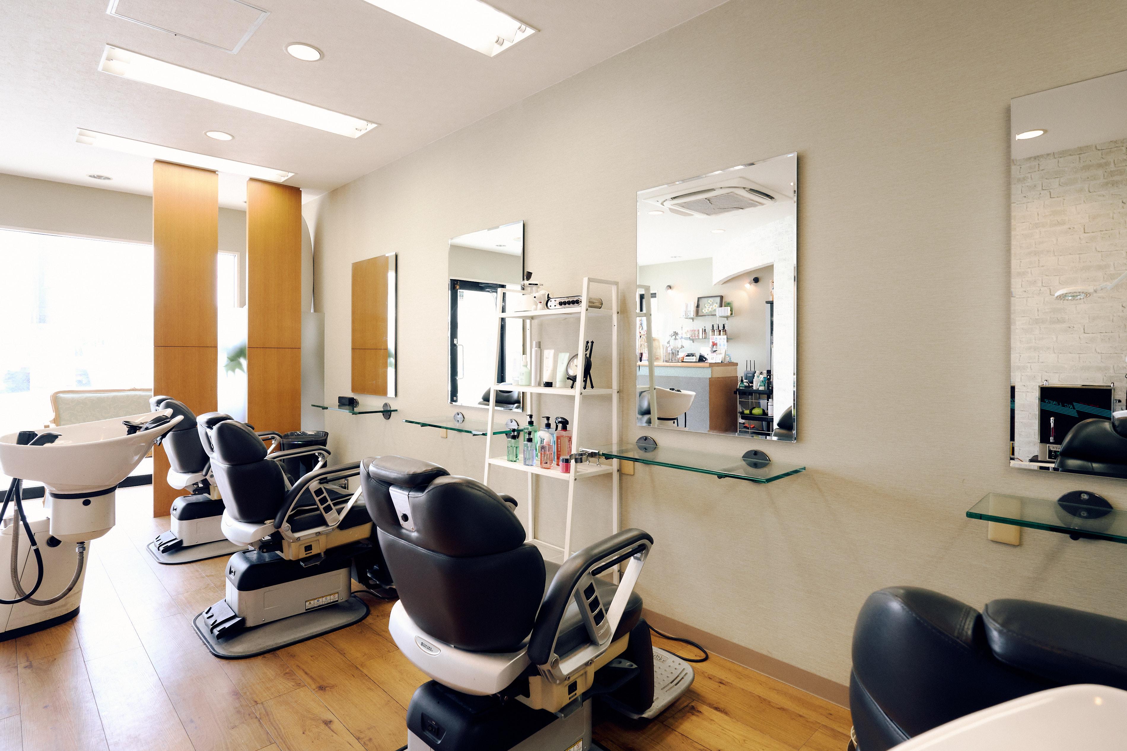 小平市花小金井の理容室・美容室 APIS for hair アピスフォーヘアーの店内写真