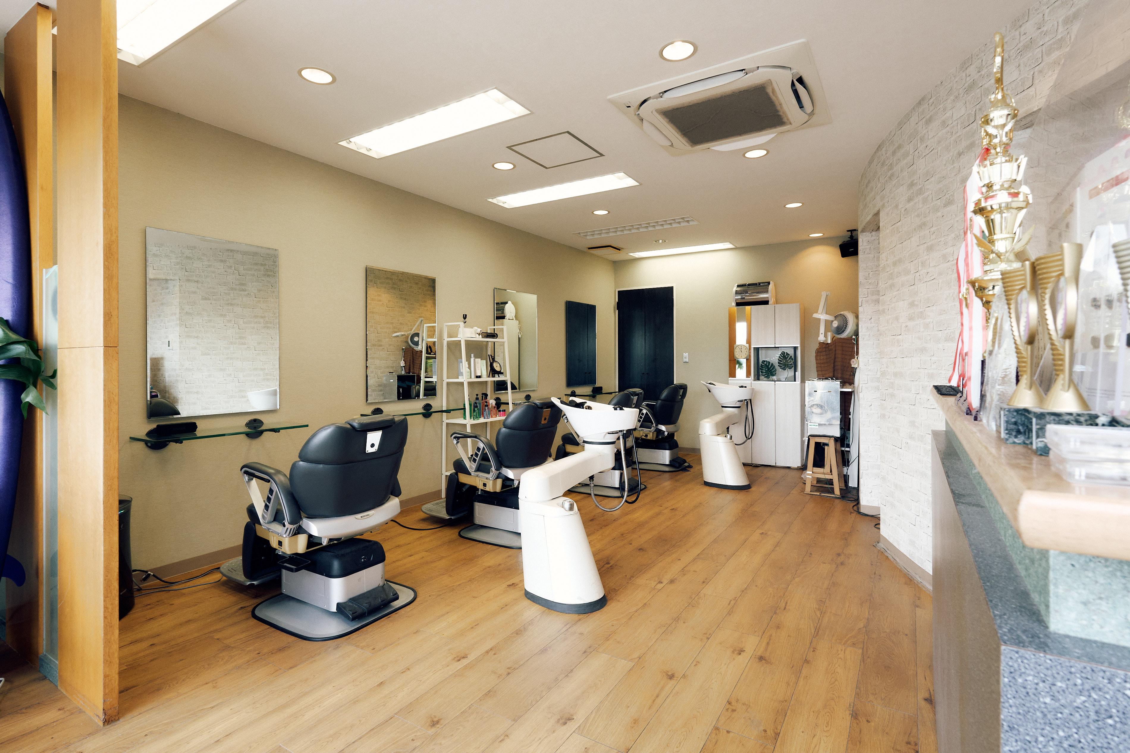 小平市花小金井の理容室・美容室 APIS for hairの店内写真