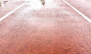 水は記録を左右します