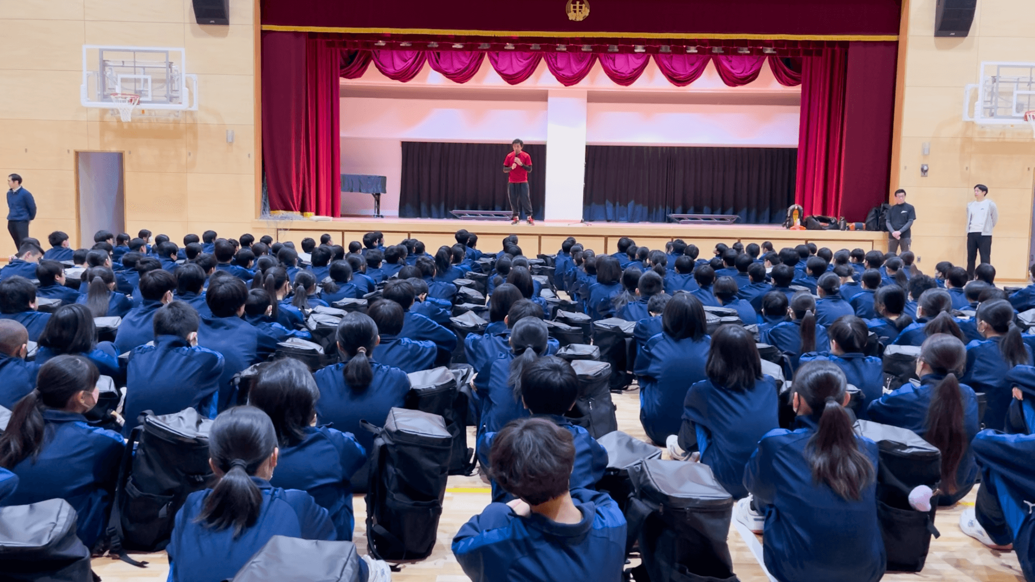 中学生の大人数を対象にした護身術出前授業