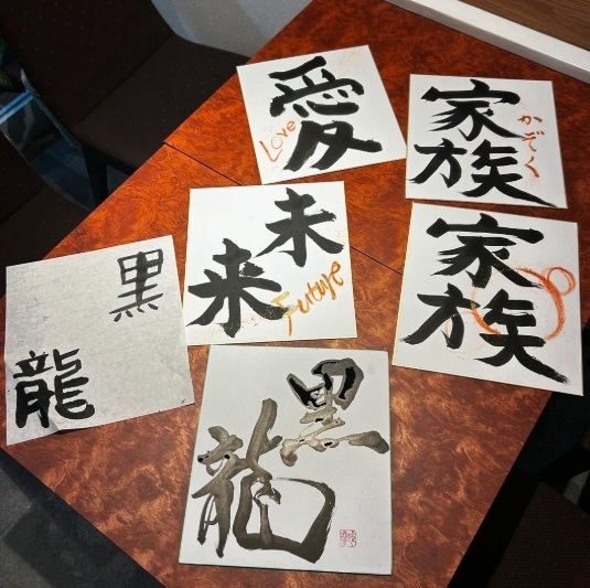 留学生が書道を学ぶ