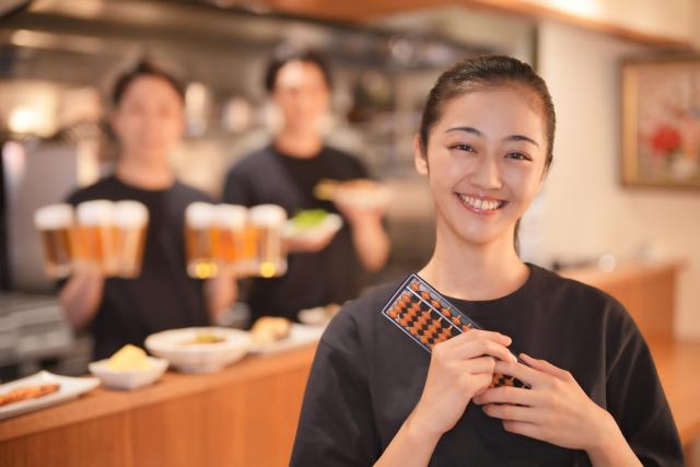 笑顔の店員