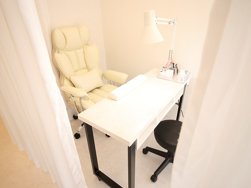 滋賀県守山市 深爪矯正専門サロン エマネイル施術ルーム