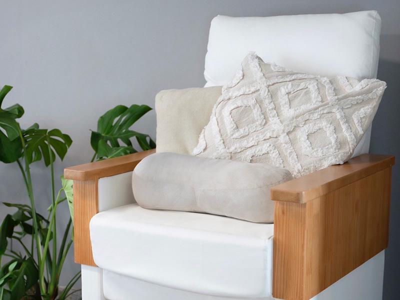 西東京・田無 深爪矯正専門サロン ケアロハネイルのソファ