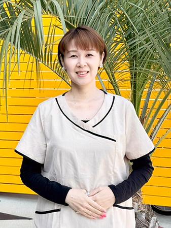 木津川市リプロネイル式深爪矯正専門ネイルサロントロワトロワ　オーナーネイリスト　森美々