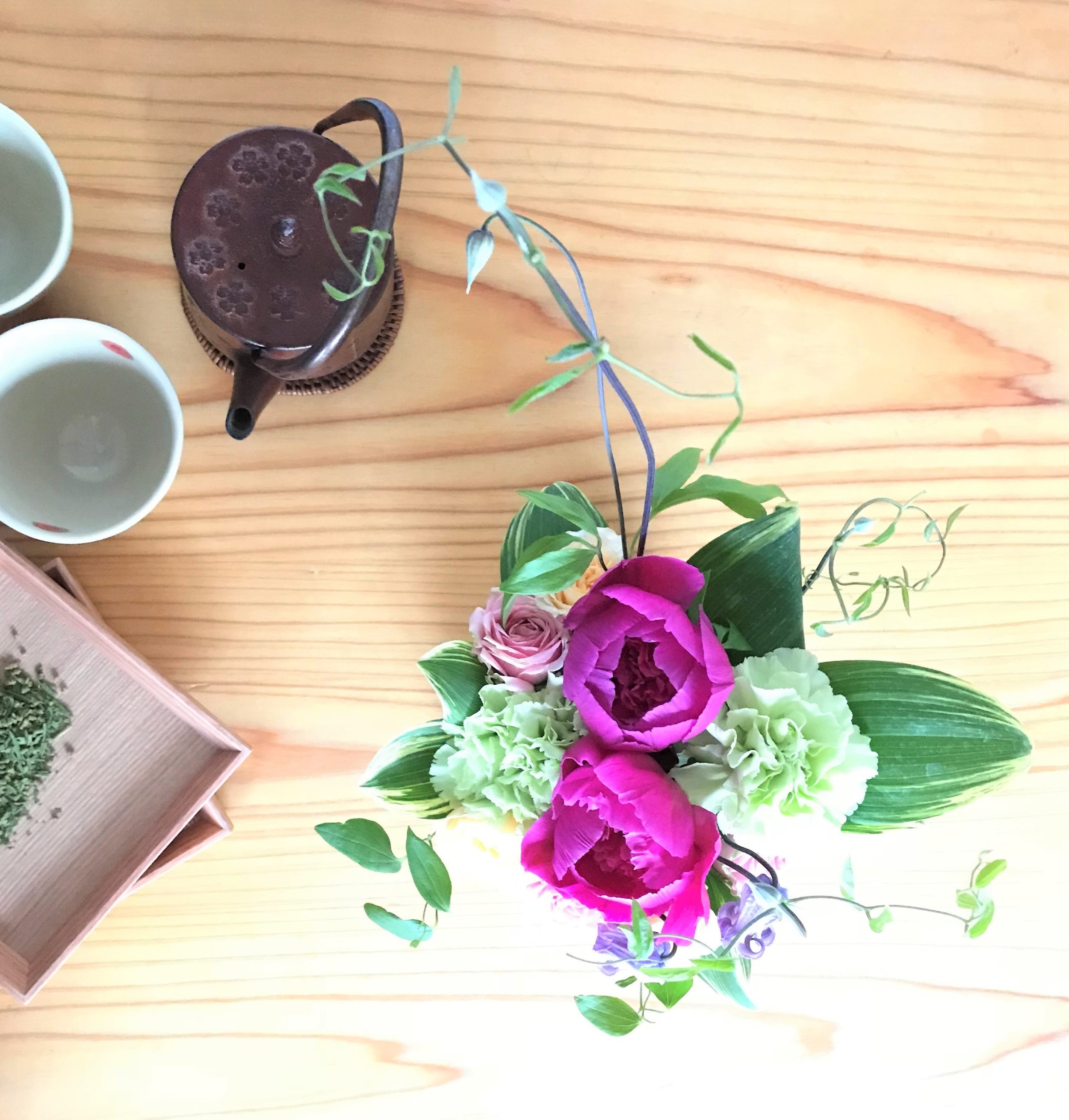京都 フラワーアレンジメント教室 月ノヒナタ 花活けコース 花活けレッスン 花びん活け 生け花 暮らしの花活けコースご案内