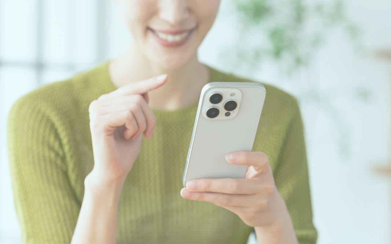 無料相談を申し込んでいる女性