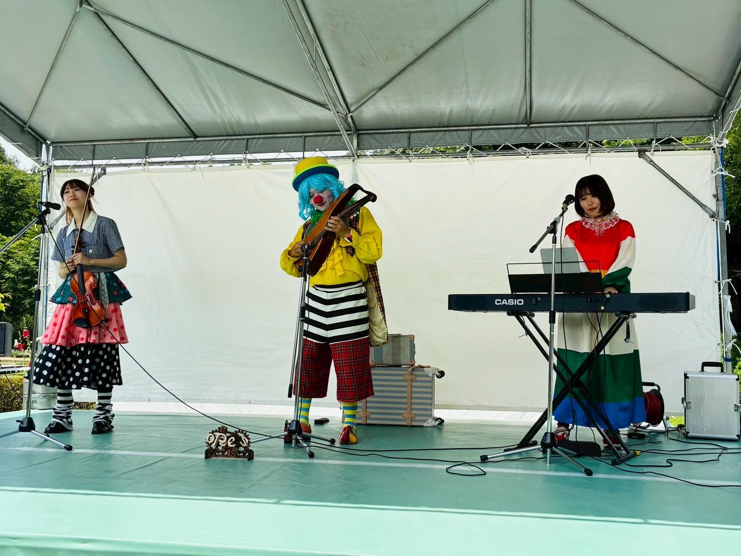 ピエトロニカの3人による演奏ステージ