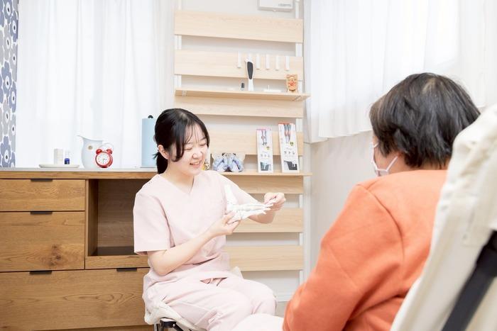 巻き爪・魚の目サロン歩々のカウンセリングの様子