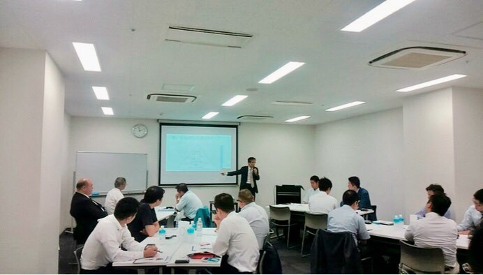 後継者社長のための 「売上はそのままで現ナマ（現金） ５割増やす経営教えます」セミナー風景です