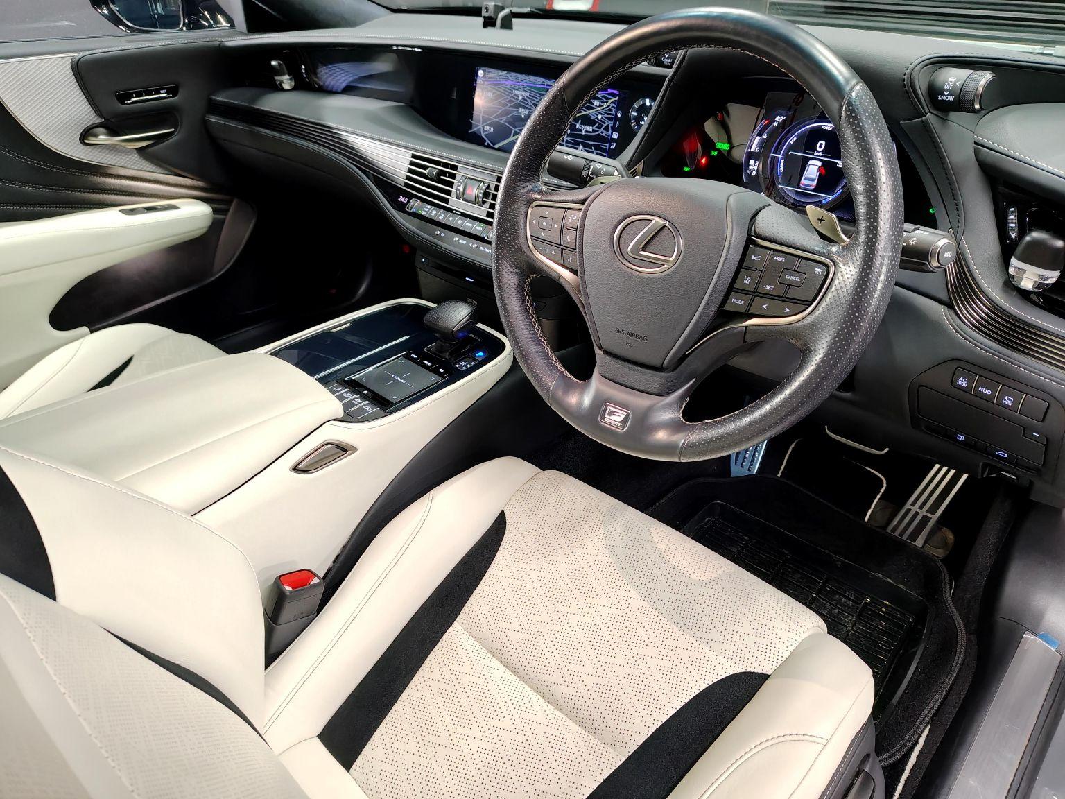 レクサスLS500h 革シートサイドサポートひび割れ 内張りドアトリム補修リペア+クリーニング&レザーコーティング 札幌苫小牧帯広函館CPOディーラー革シート