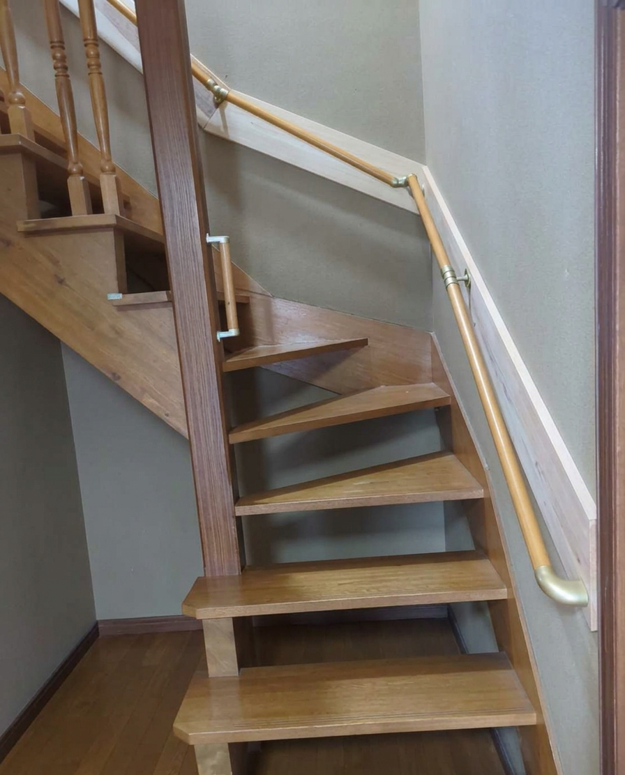 介護保険で階段に手すりを設置した