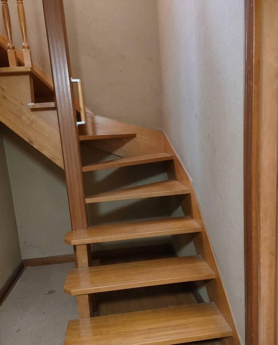 危険がはらんでいる階段