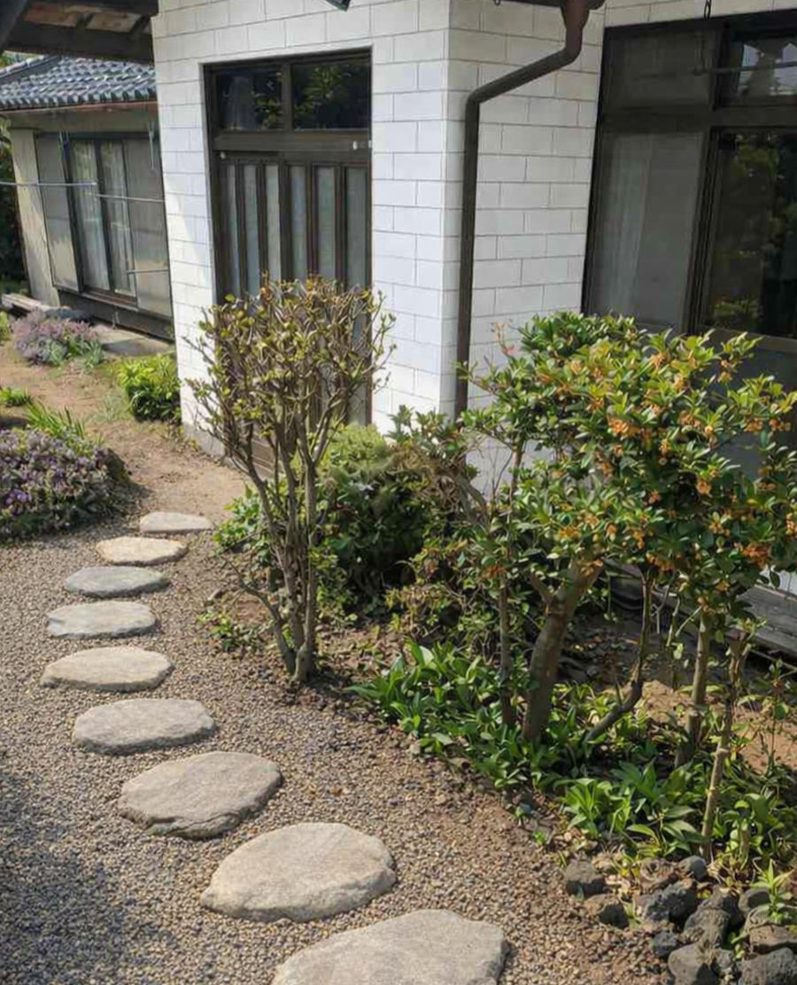 屋外の住宅改修前、つまずきやすく、危険個所が多い