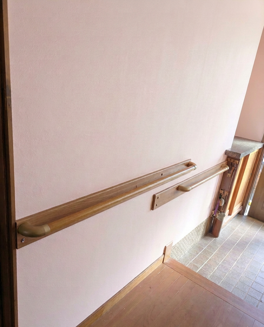 玄関上り框に手すりを設置して安全になった