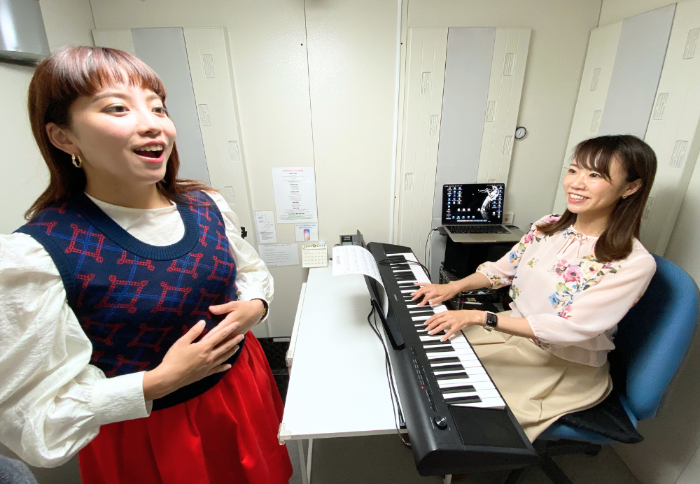 東京都渋谷区恵比寿駅徒歩20秒のボーカル教室VOCAL LINE 個人レッスン風景