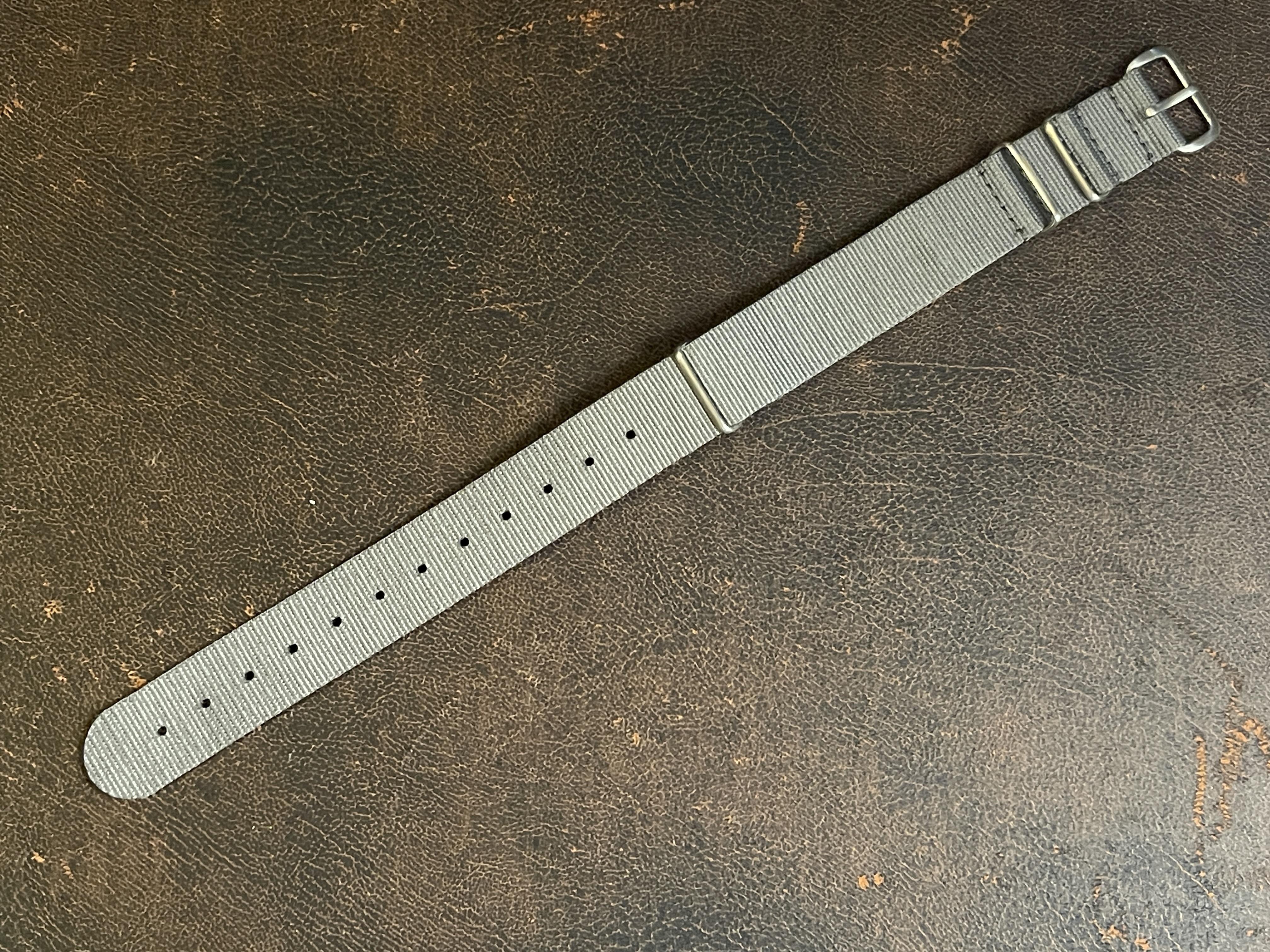 18mm Grey Nato Strapの商品画像