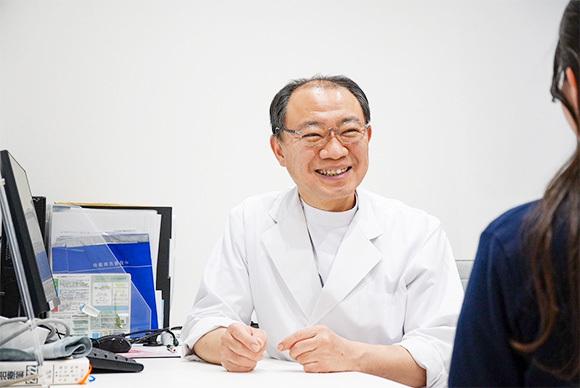 問診中の中村医師