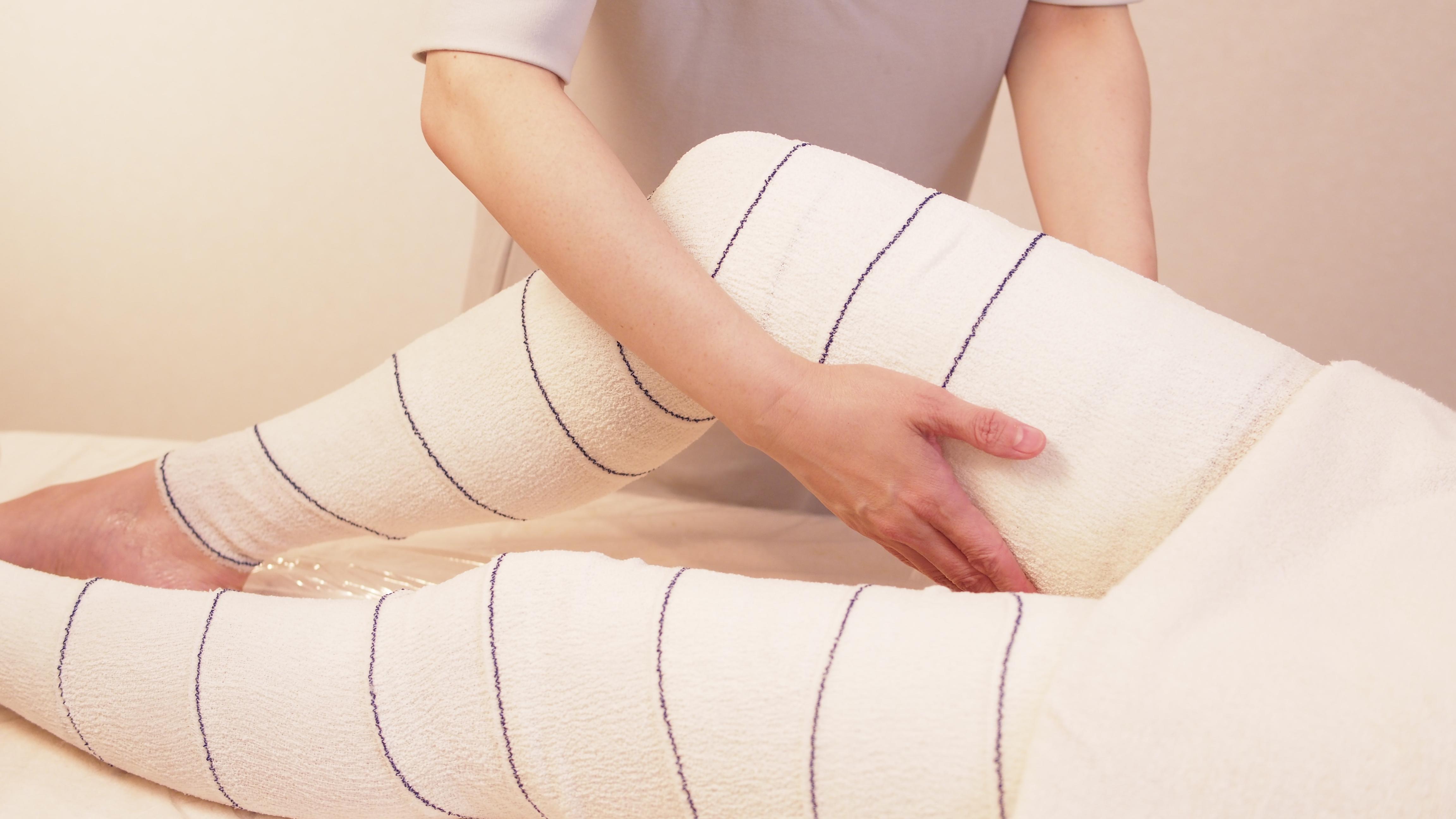 飯田橋のエステサロンで高周波フェイシャルサーマルリフトの施術風景