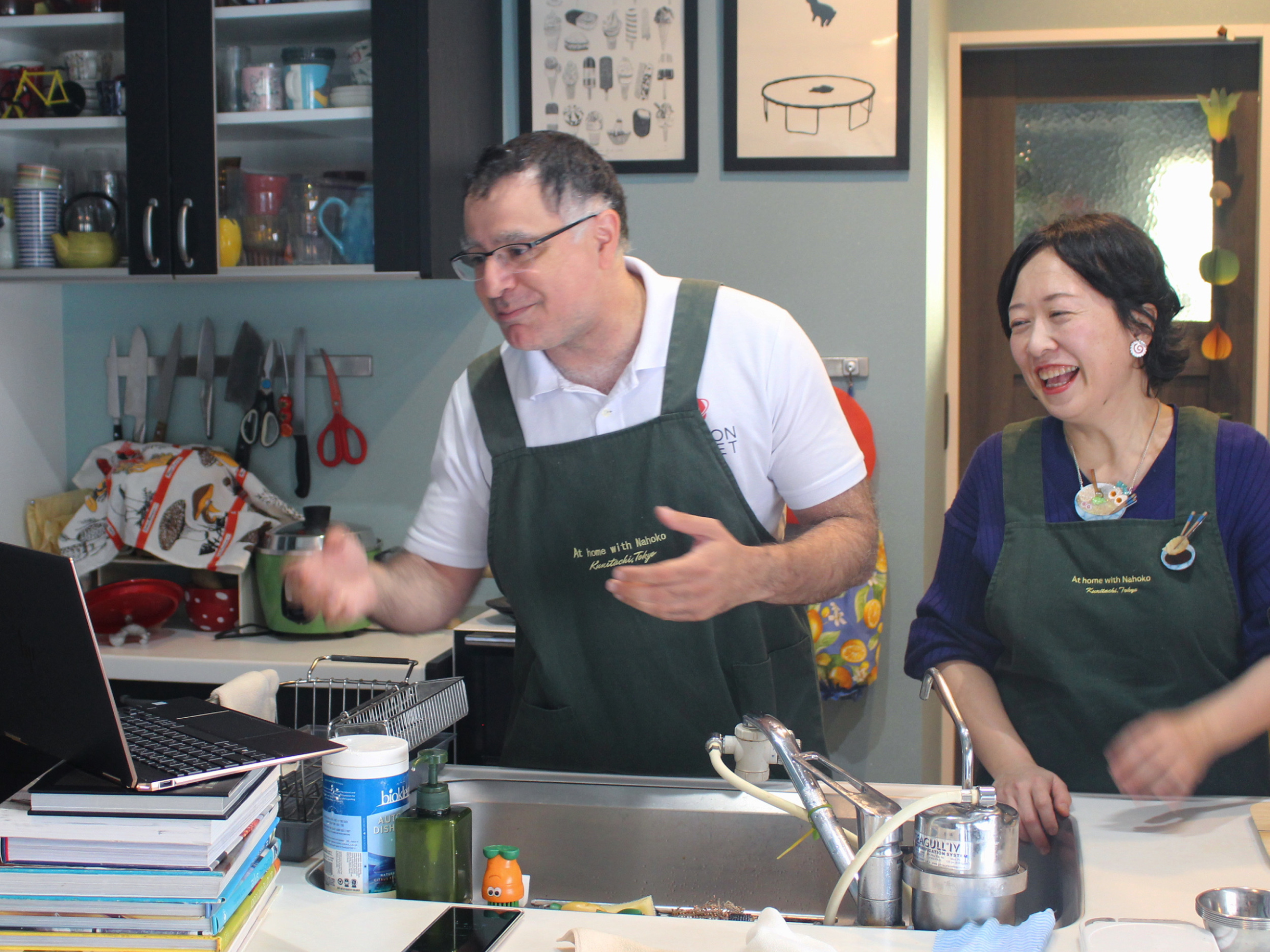 Nahoko providing clear English guidance during her cooking class