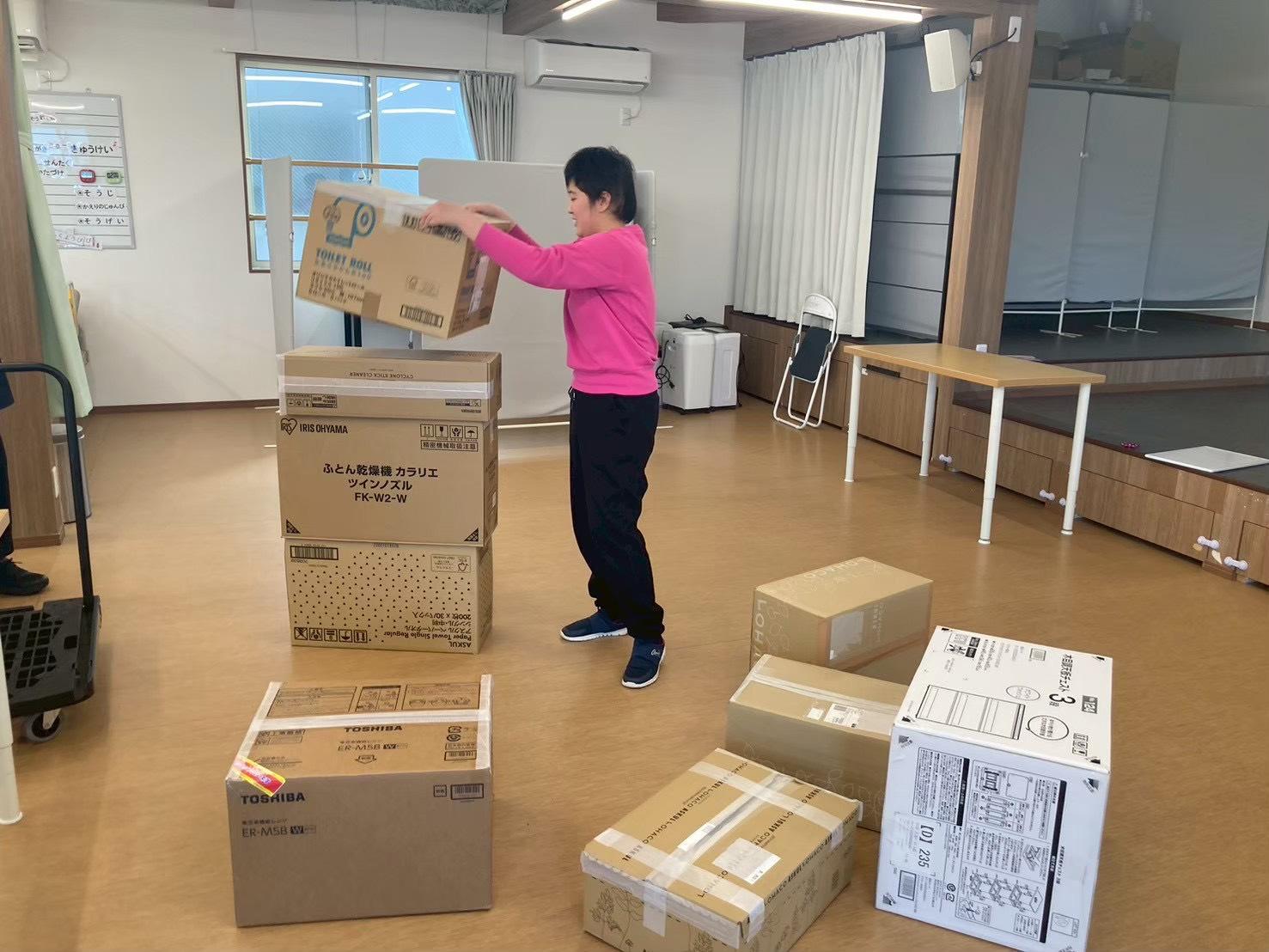 生活介護　段ボールつみレクの様子　身体障害　知的障害　介護