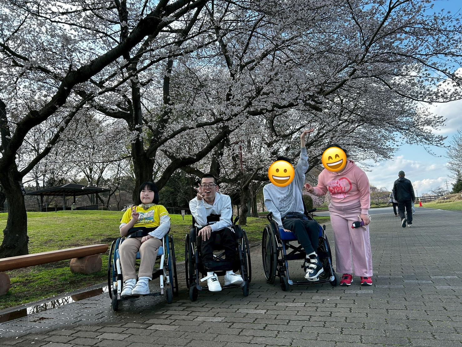 生活介護　お花見の様子　身体障害　知的障害　介護