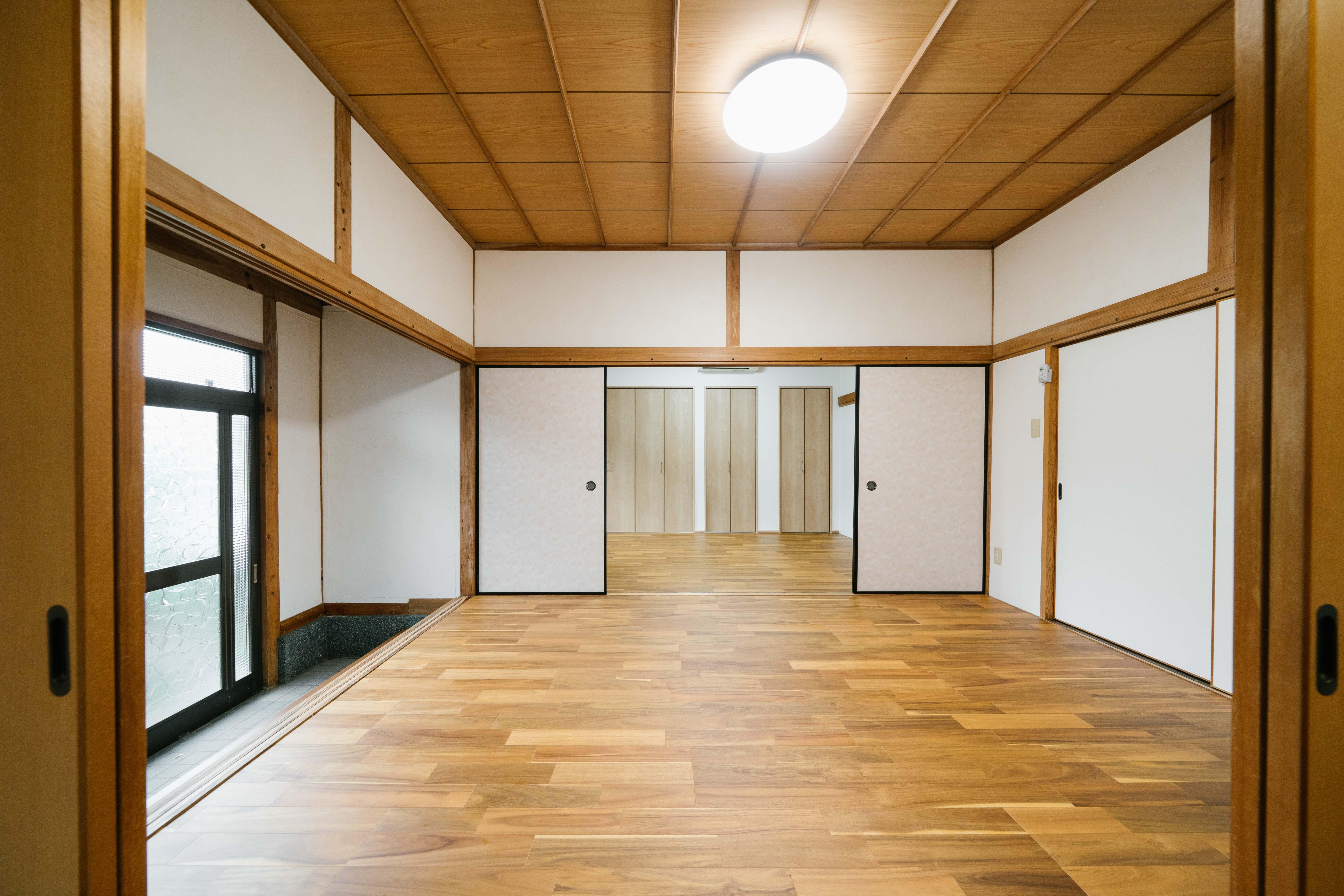 House in Ino Himawari Danchi, Oita City [SAKAI's renovation house] After construction Interior view 2nd floor, walk-in closet
