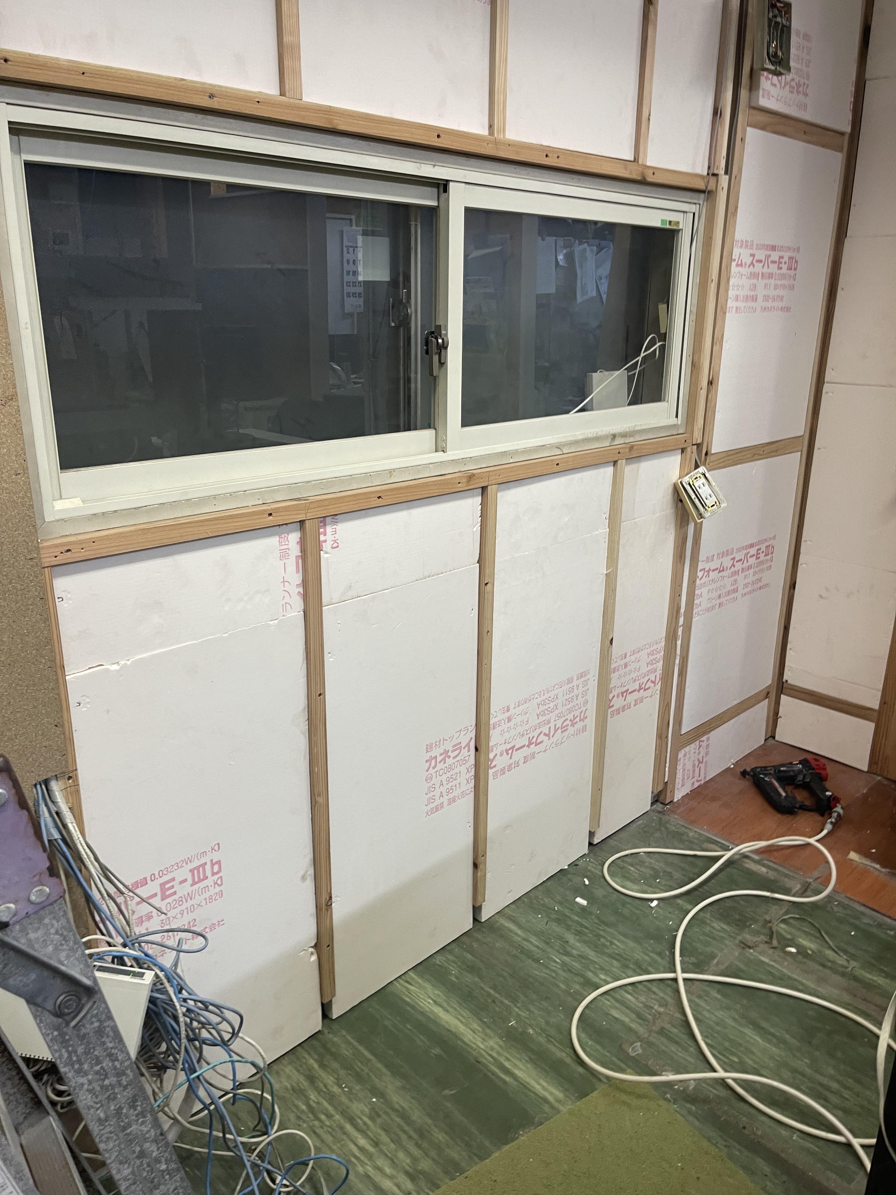 壁はもちろん、しっかり断熱材入り