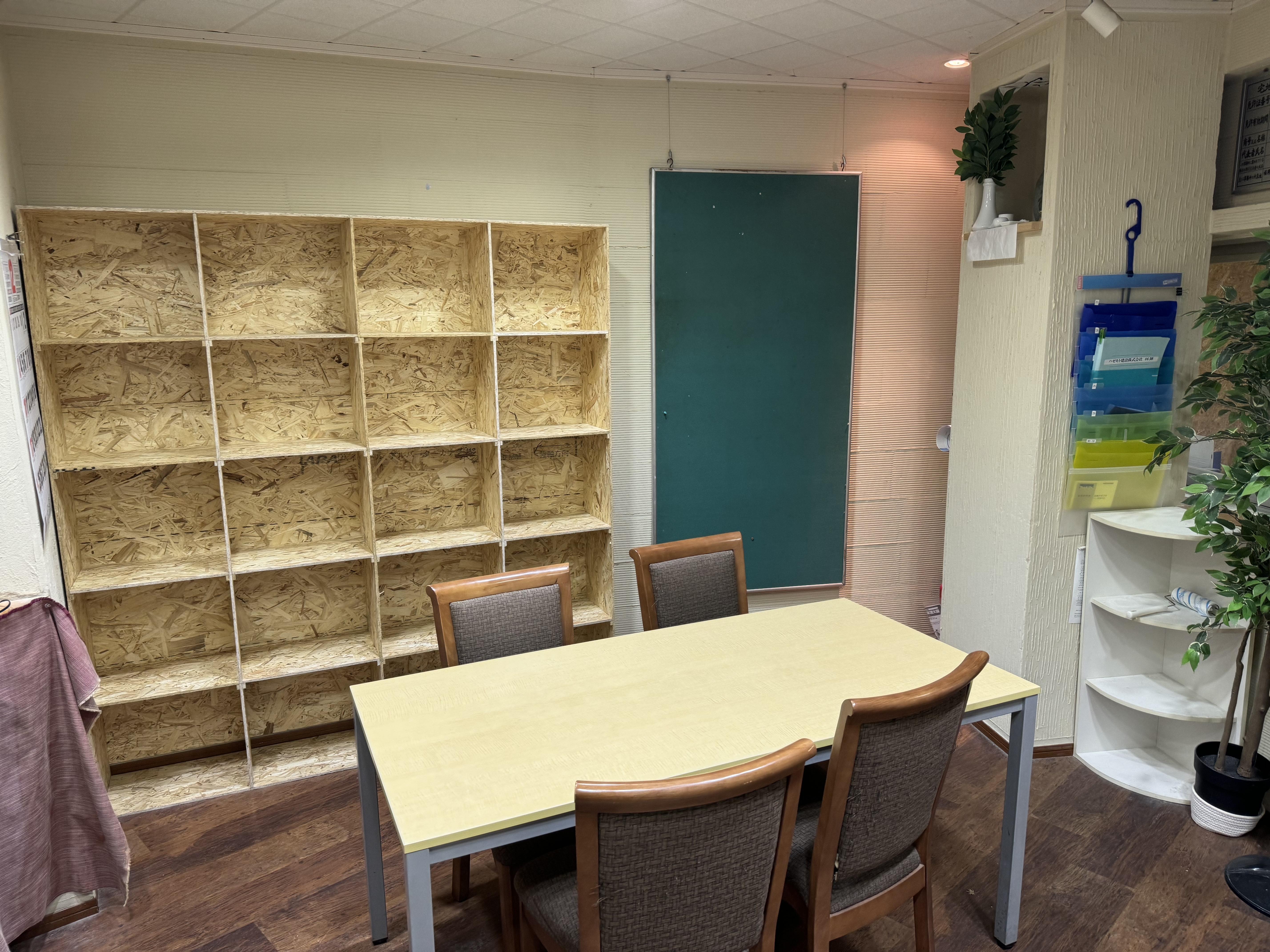 事業所風景（机まわり）