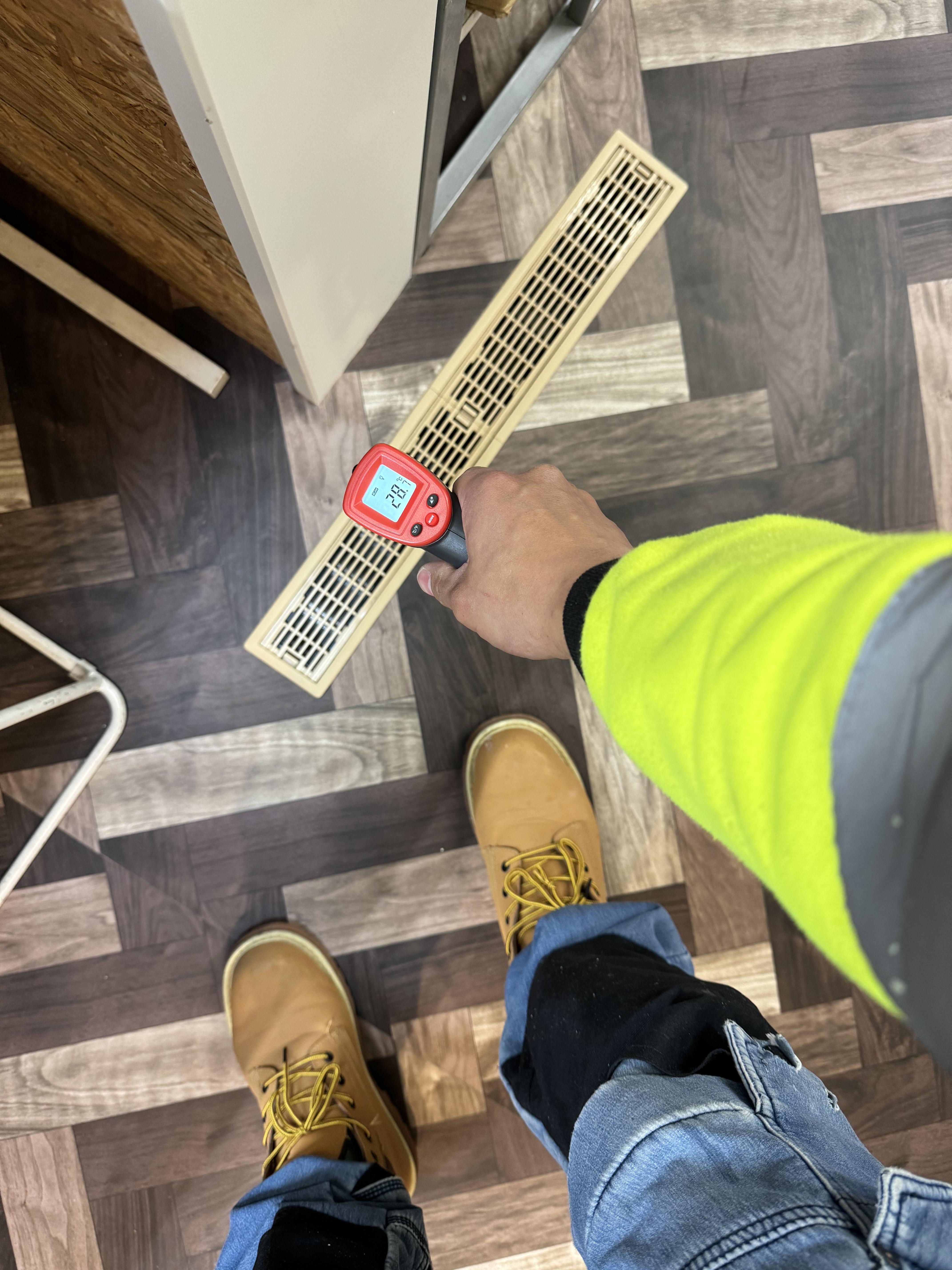 床下から暖かい空気が出てきて、足元までポカポカです