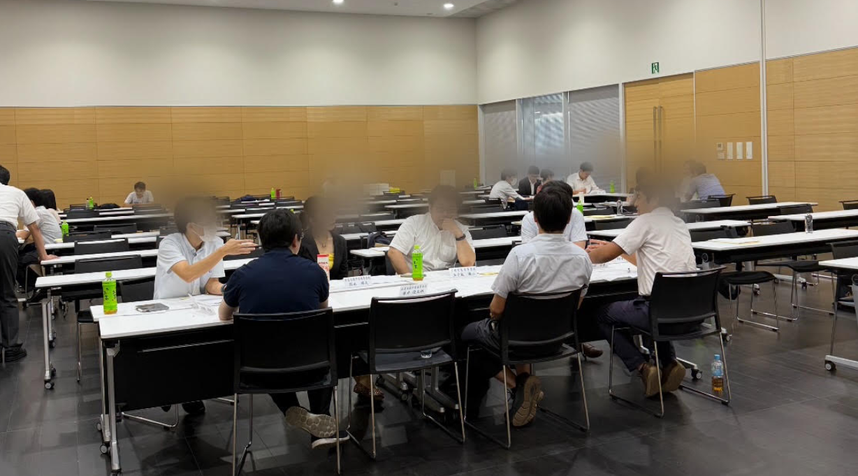 自治体サービスでのハラスメント研修風景