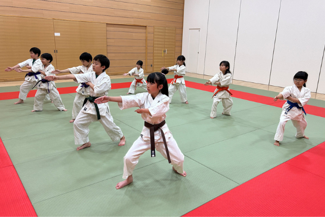花小金井の子供空手クラス（形稽古）