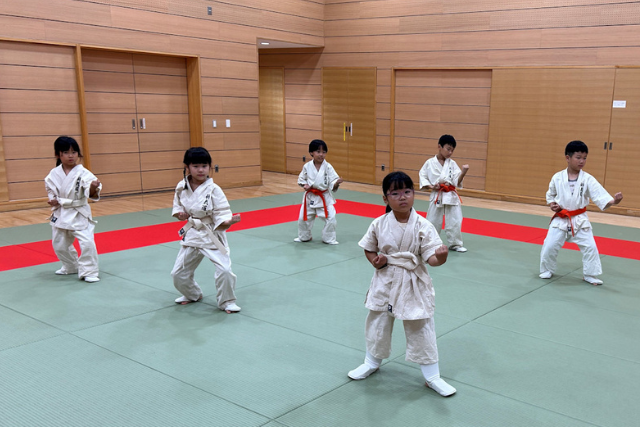 花小金井の子供空手クラス（形稽古）