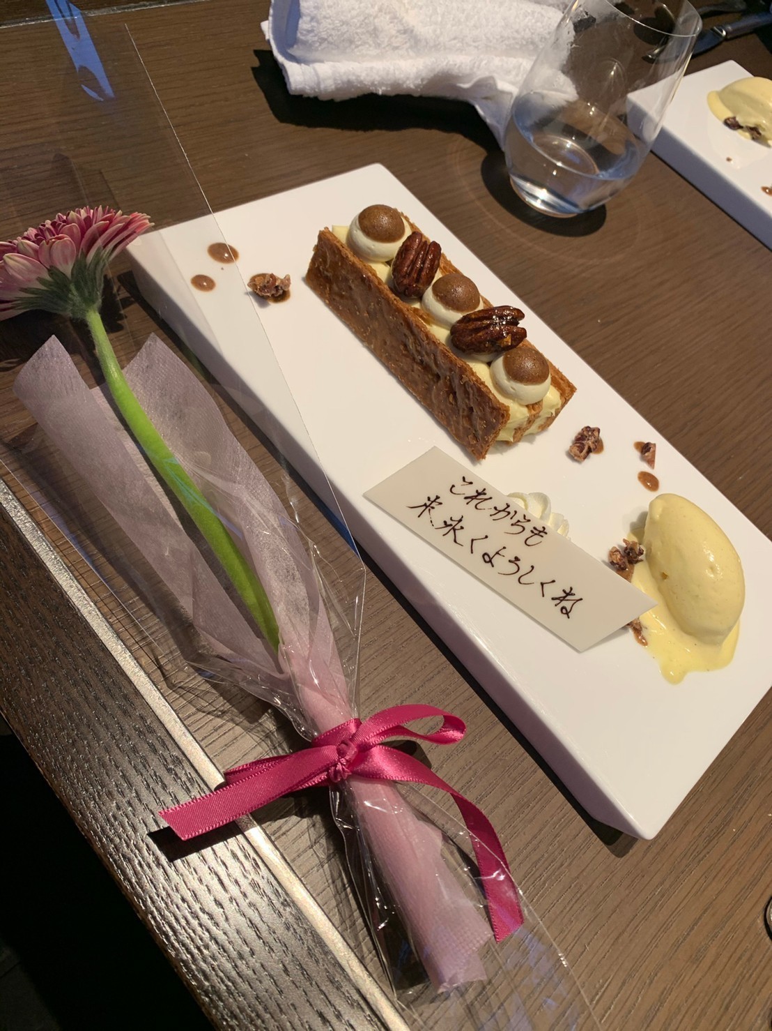 ケーキと花束のプレゼント