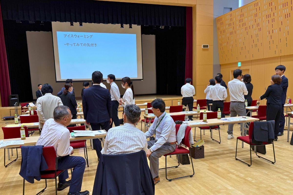 アクティブラーニング研修（ファシリテーション）中堅教員対象の様子