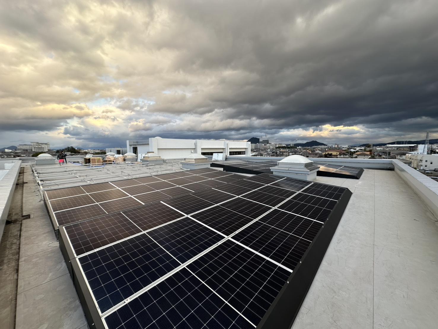 陸屋根太陽光パネル施工写真3