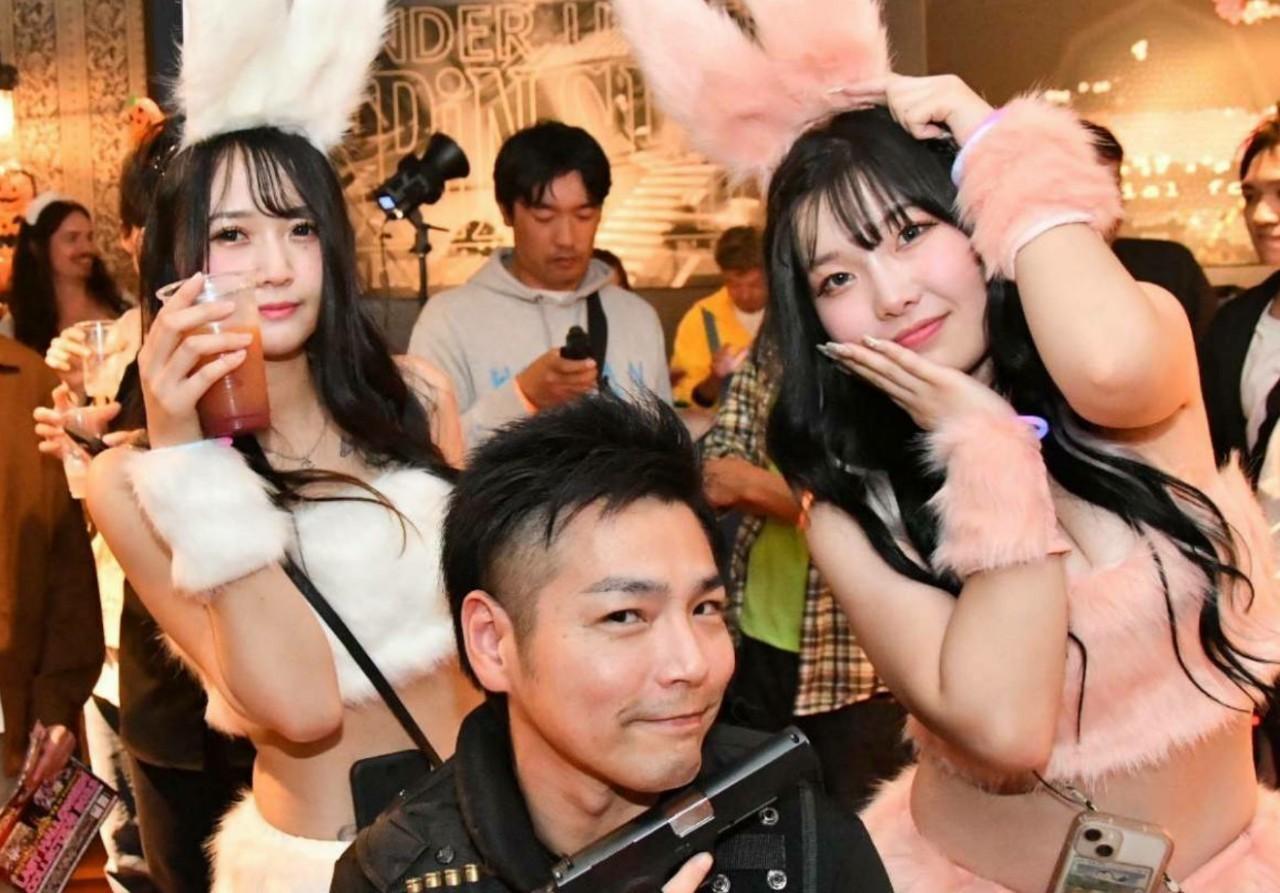 福岡BIGクリスマスパーティーの数人の男女