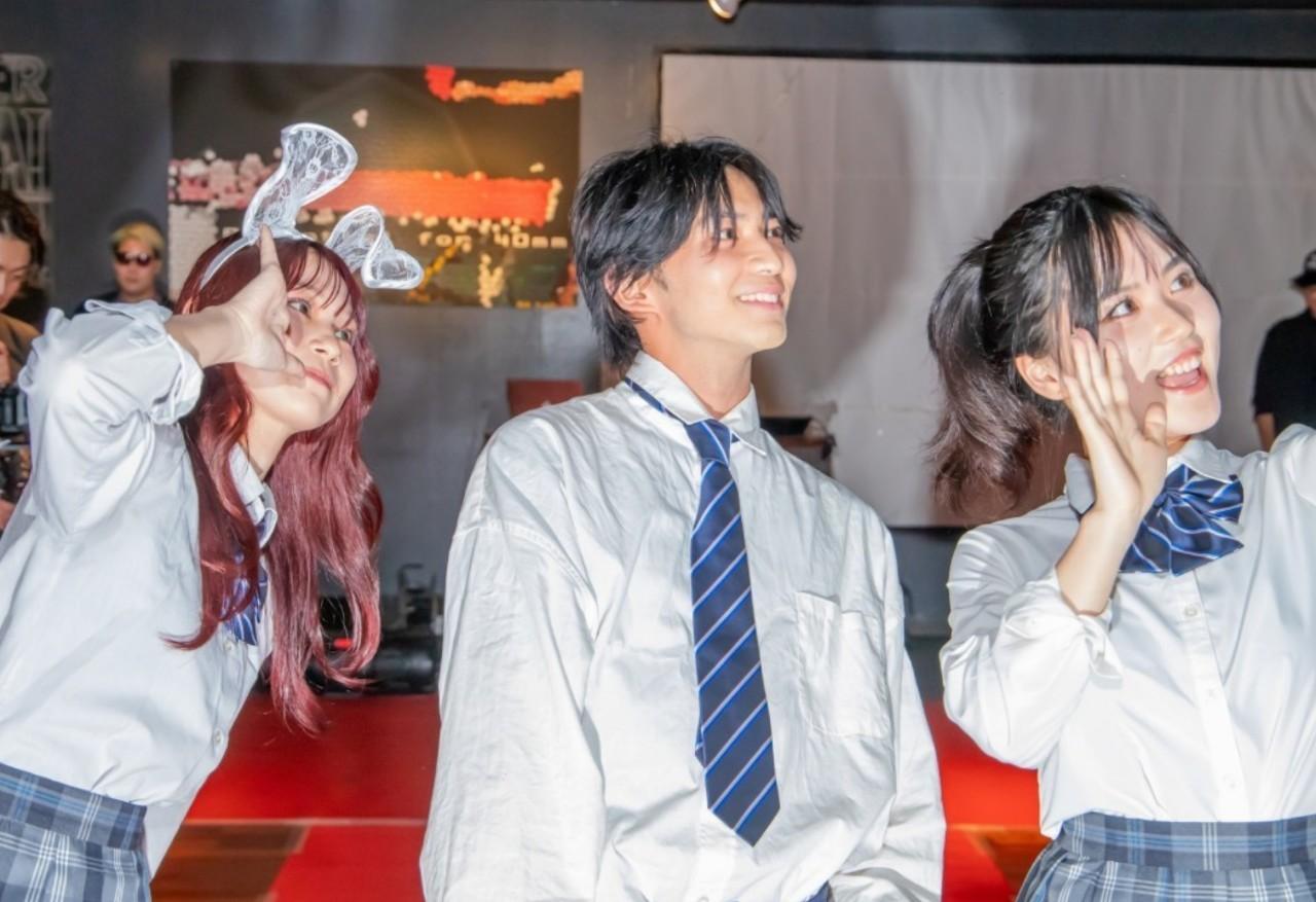 福岡BIGクリスマスパーティーの数人の男女