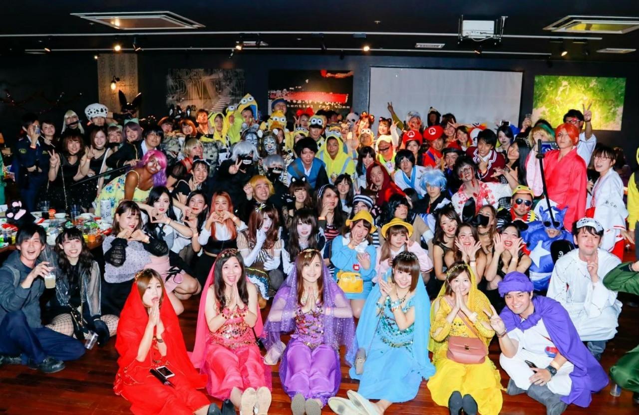 福岡BIGクリスマスパーティーのトナカイコスプレの美女