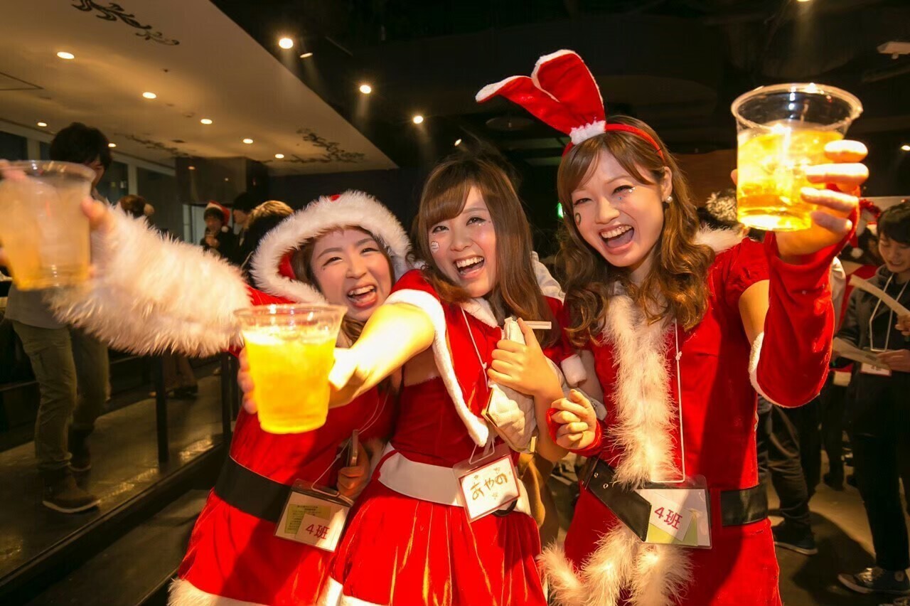 福岡クリスマスパーティーの乾杯写真