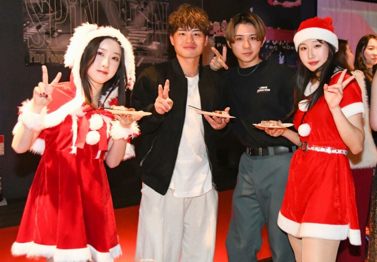 クリスマスパーティーの全体集合写真