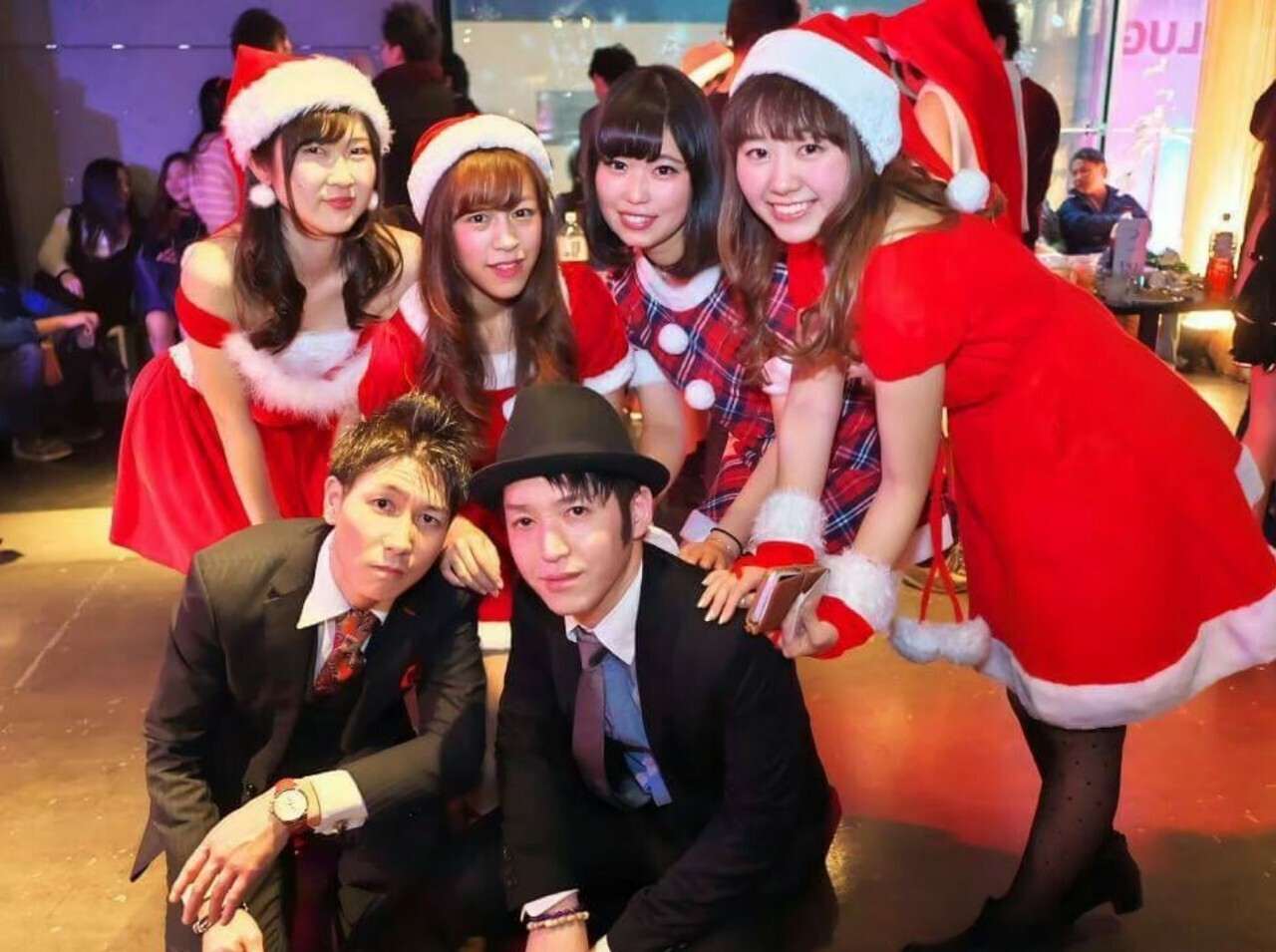 福岡BIGクリスマスパーティーの数人の男女