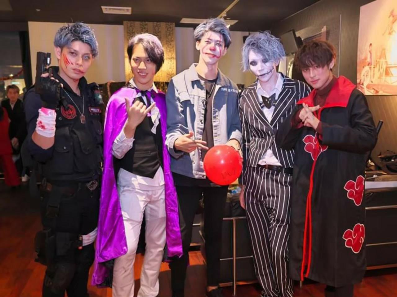 福岡クリスマスパーティーでわいわいする男女