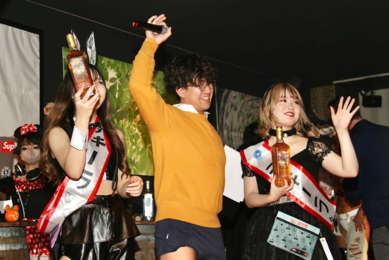 福岡のクリスマスパーティーの美女二人