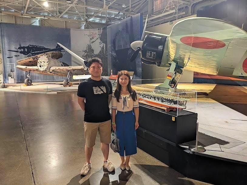 ハワイ旅行　新婚旅行　ハネムーン　若い二人　結婚式　ハワイウェディング　ハワイプライベートツアー　プライベートツアー　貸切ツアー　ハワイ現地オプショナルツアー　ハワイ日本人ガイド　真珠湾ツアー　パールハーバーツアー　航空博物館　零戦　九七艦攻　夫婦旅行　とことんjerry　専門ガイド