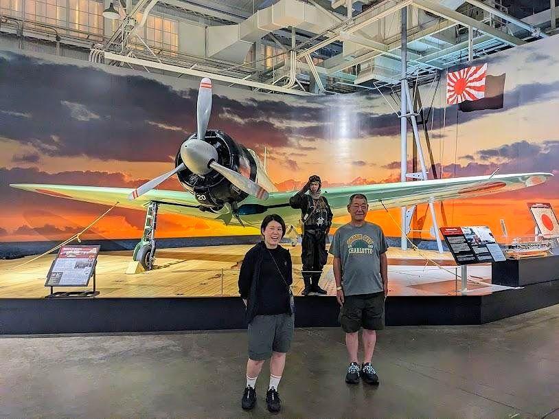 ハワイ旅行　ハワイプライベートツアー　チャーターツアー　貸し切りツアー　ハワイ日本人ガイド　ベテランガイド　とことんジェリー　親子旅行　お父さん　娘　真珠湾ツアー　パールハーバーツアー　航空博物館　零戦　日本海軍　零式艦上戦闘機　お父さんと娘　初めてのハワイ旅行